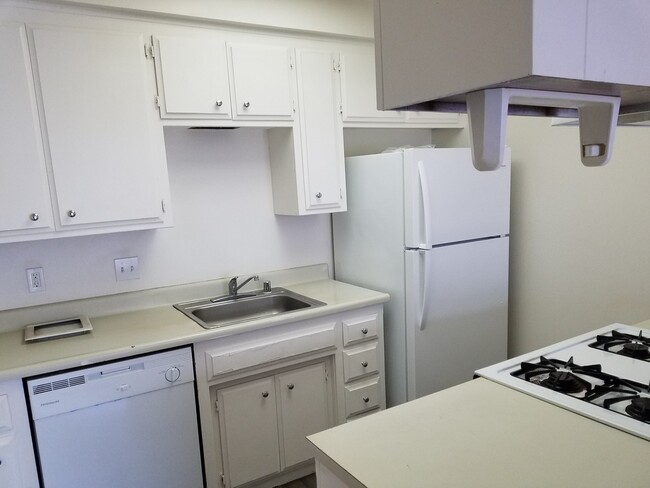 Foto del edificio - 2720-2724 Bravado Drive