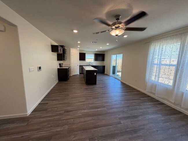 Foto del edificio - Beautiful New Home for rent in Tulare!