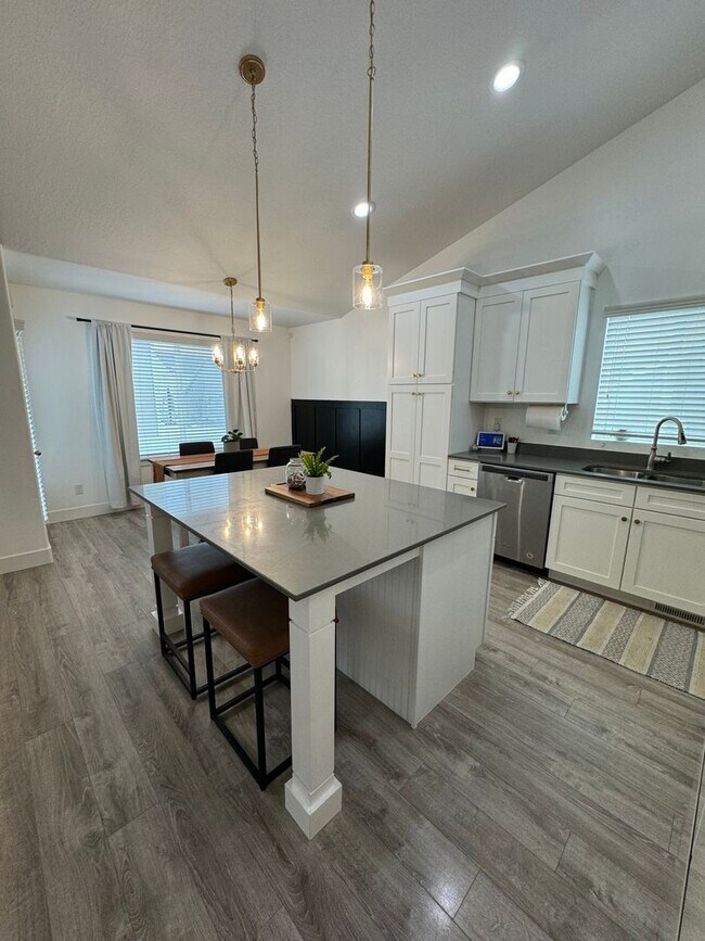 Building Photo - Beautiful Herriman Home for rent!