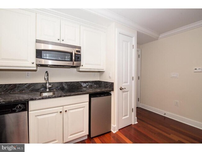 Building Photo - 1701 Locust St