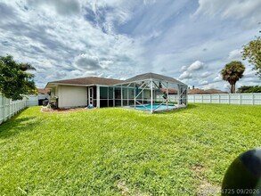 Building Photo - 1757 SW Gemini Ln