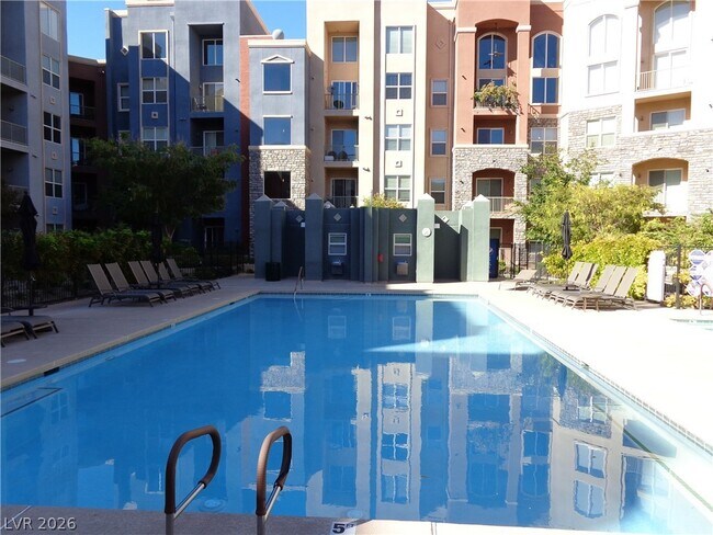 Foto del edificio - 32 E Serene Ave