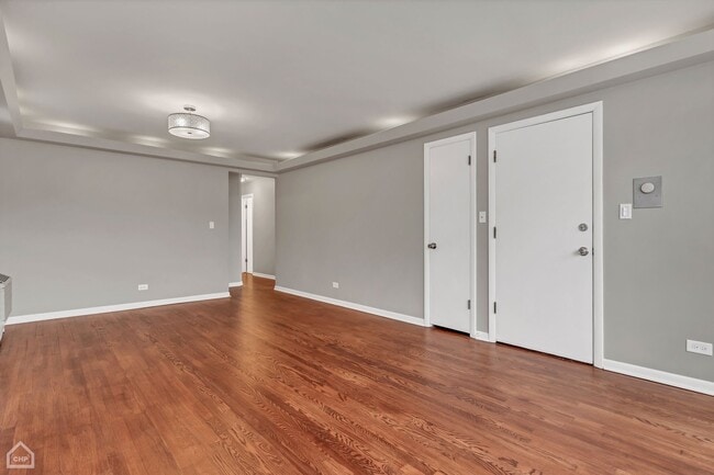 Building Photo - 5723 N Maplewood Ave
