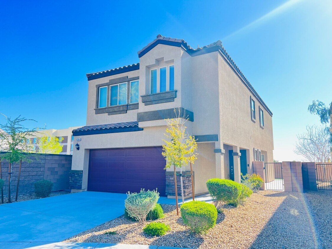 Primary Photo - Gated Community w/ Pool & Playgrounds