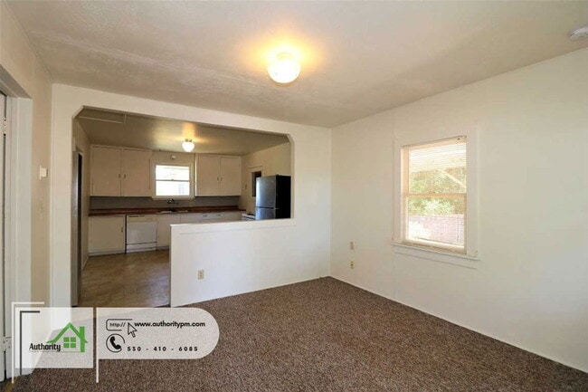 Building Photo - 1825 Grand Coulee Blvd