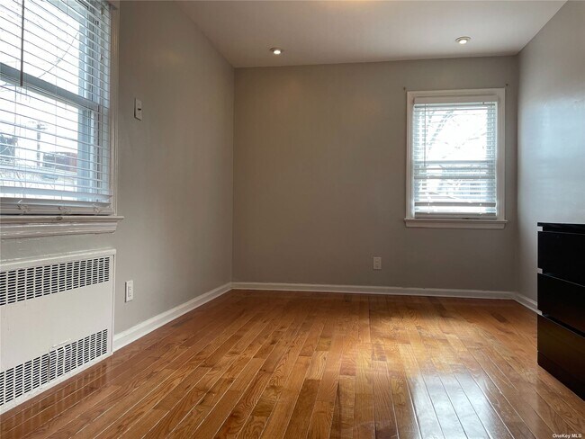 Building Photo - 148 E Maple St