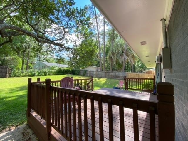 Foto del edificio - 899 Tamarack Ave