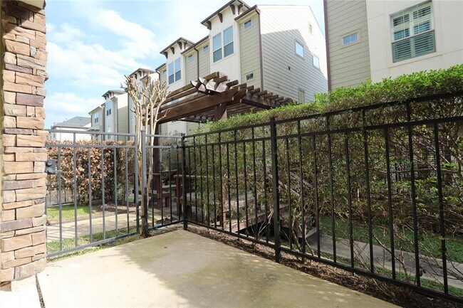 Building Photo - 2413 Beall St