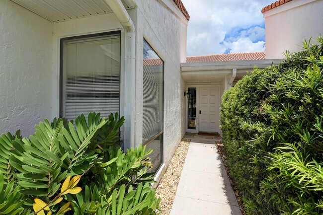 Foto del edificio - 19550 Sawgrass Dr