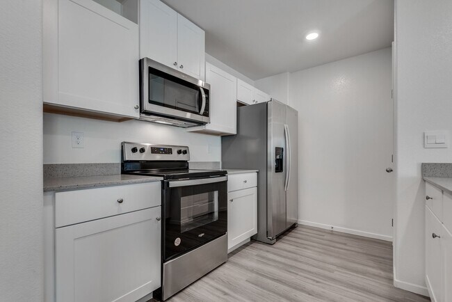 Building Photo - Welcome to a stunning recently built townh...