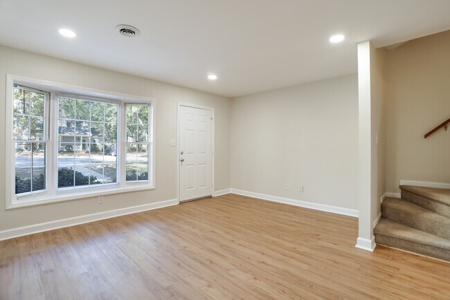 Building Photo - 205 Woodburn Club Ln