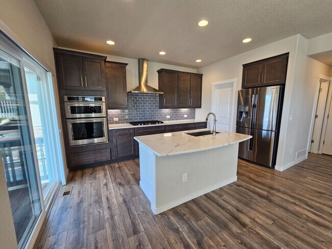 Building Photo - $3939 | 5BR/4BA | Beautiful Dog Friendly H...