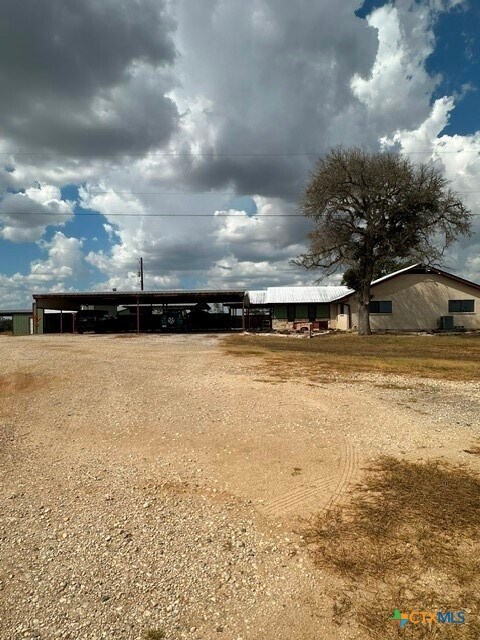 Building Photo - 611 Lina Ln