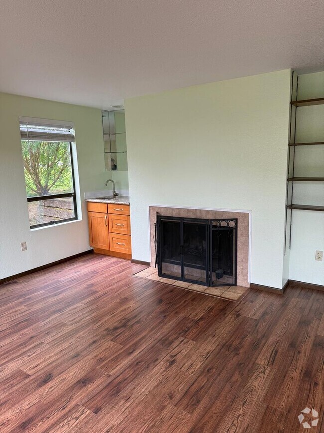 Building Photo - 1319 S Puget Dr