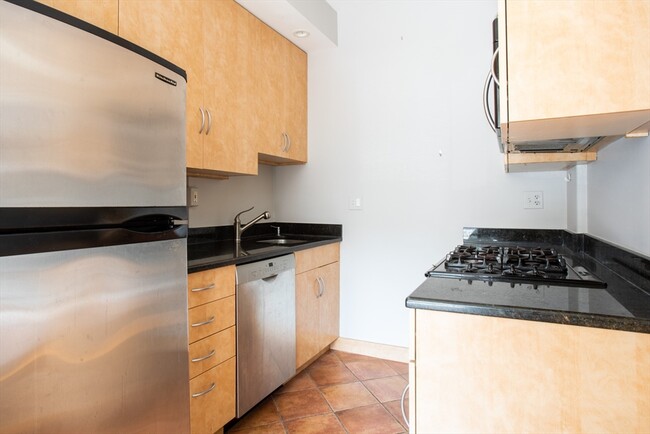 Building Photo - 81 Saint Botolph St