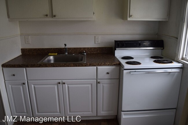 Foto del edificio - 2 br, 1 bath House - 426 Genessee St Unit- 3