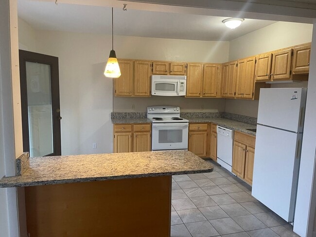 Photo - RENOVATED Top floor 3 BED IN Packards Corner  BU AREA  Equal size rooms  1 FREE MONTH House