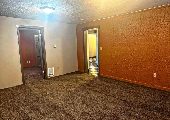 Foto del edificio - 1212-1214 E Illinois Ave