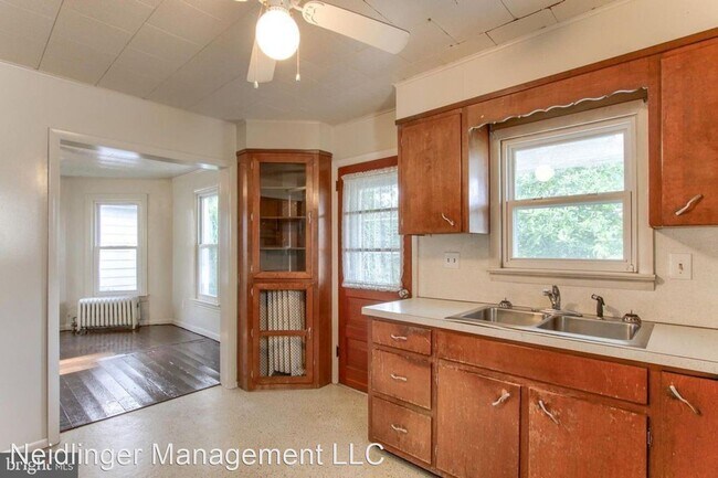 Foto del edificio - 3 br, 1 bath House - 28 N 4th Street