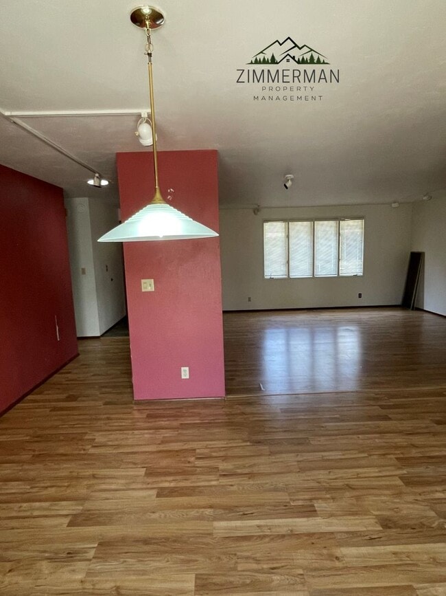 Building Photo - 3 Bedroom, 3 Bathroom Home in Beautiful Sh...