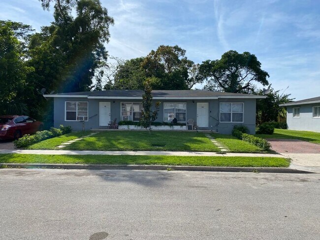 Foto del edificio - 37280 Okeechobee Ave