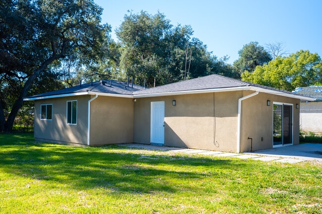 Building Photo - 270 E Penn St