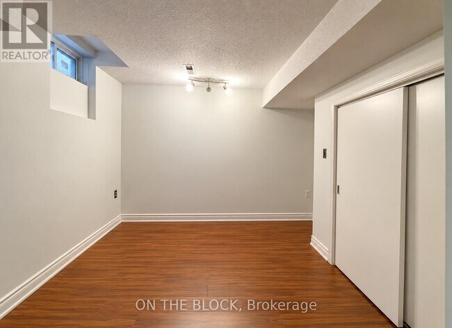Building Photo - 70 Dalmatian Crescent