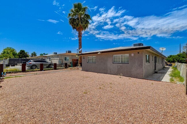 Foto del edificio - Duplex located in a Central Area of Las Vegas