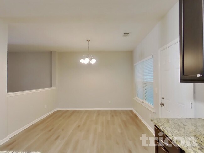 Foto del edificio - 121 Southwind Cir