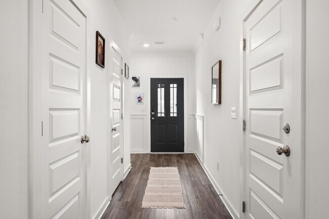 Foto del edificio - 5899 Tyndall Pl