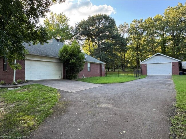 Foto del edificio - 3414 Pecan Grove Pl