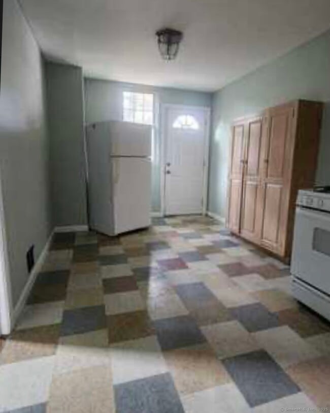 Building Photo - 64 James St