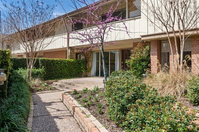 Foto del edificio - 6320 Crab Orchard Rd