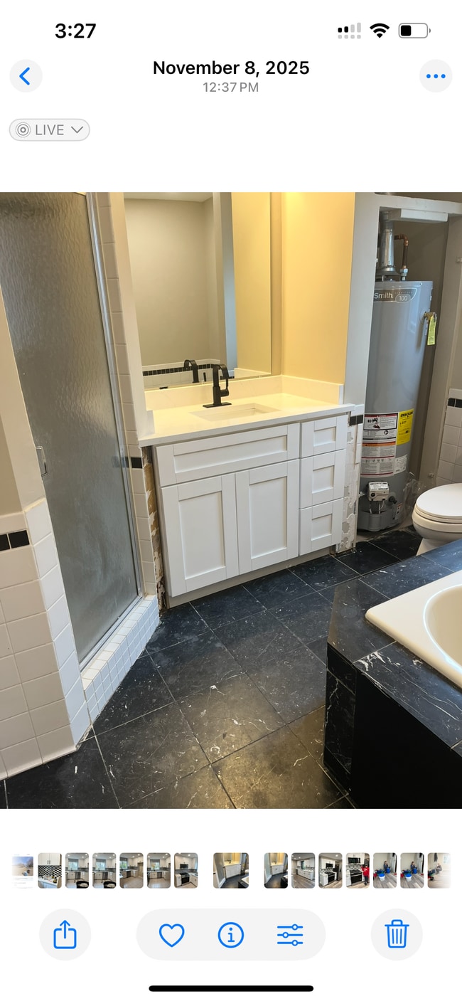 Building Photo - 573 Maple Sq