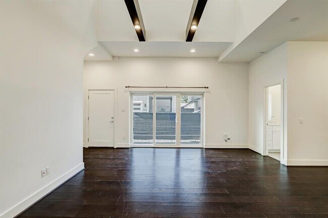 Foto del edificio - 7726 Jacquelyn Oaks Rd