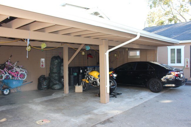 Building Photo - 341 Menker Ave