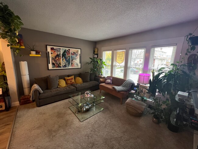 Foto del edificio - 223 Parkwood Ave