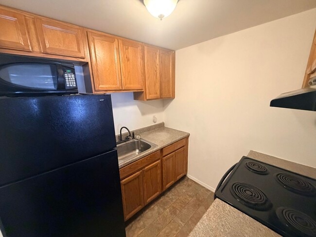 Building Photo - 285.5 Hudson Ave