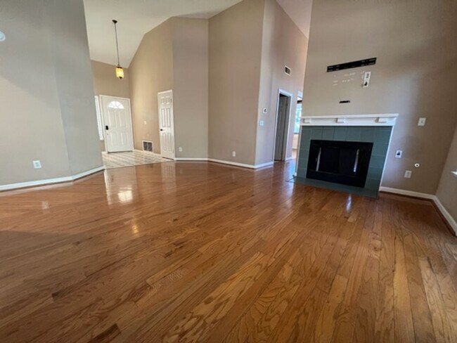 Building Photo - Charming 3 Bedroom 2 Bath with Large Backyard on Corner lot