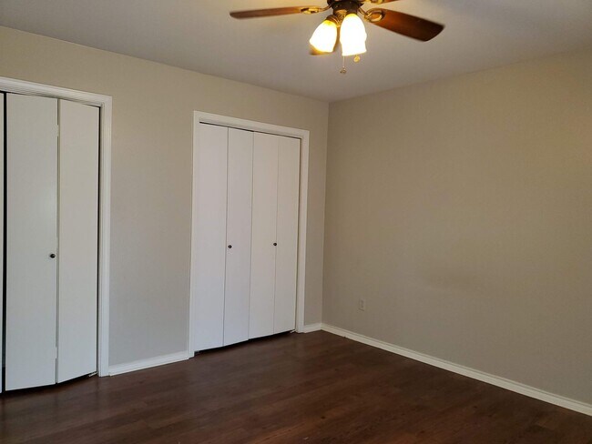 Building Photo - 2124 Kirby Smith Dr