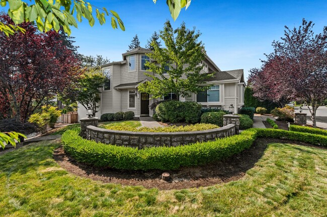 Building Photo - Luxurious 5-Bedroom Home in Newcastle