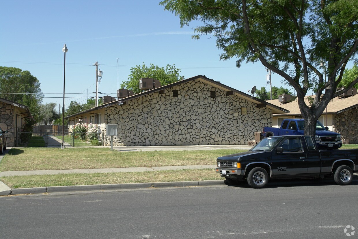 Building Photo - 1100-1110 W 12th St