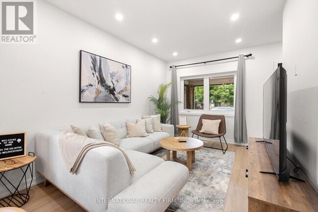 Photo du bâtiment - 171 Duplex Ave