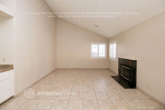 Foto del edificio - 2116 Running River Rd