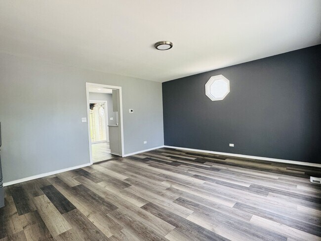 Building Photo - 259 Waterman Dr
