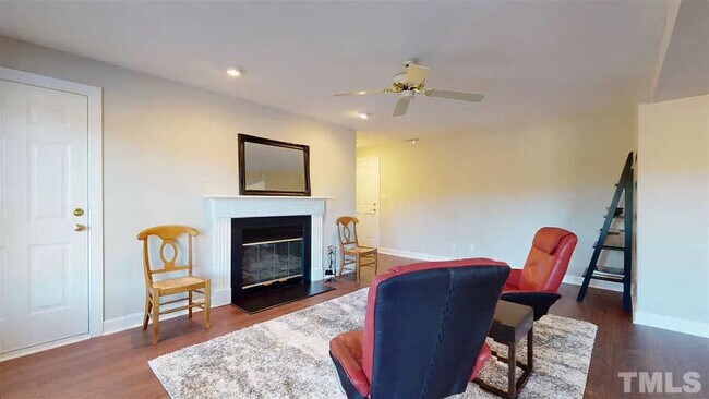 Foto del edificio - 329 Glen Echo Ln