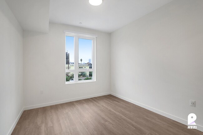 Foto del edificio - 1363 Colton St