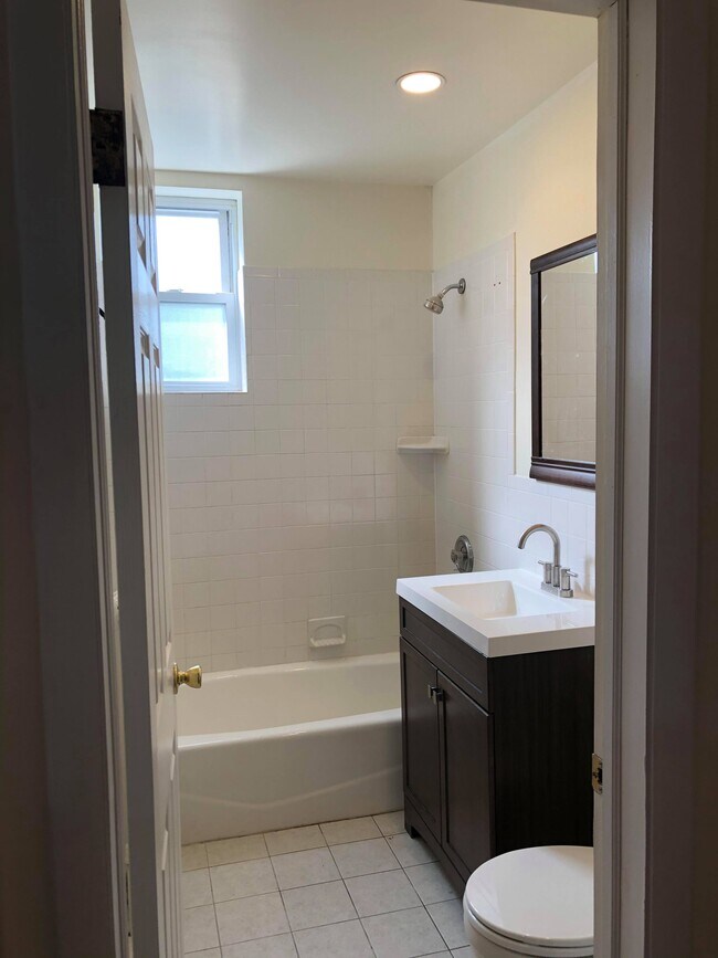 Building Photo - 218 Broad Ave