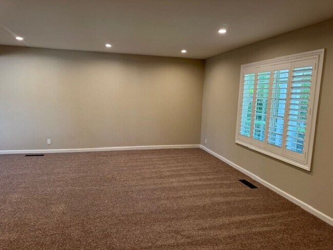 Foto del edificio - Gorgeous 2 story 5 bedroom home w/pool in ...