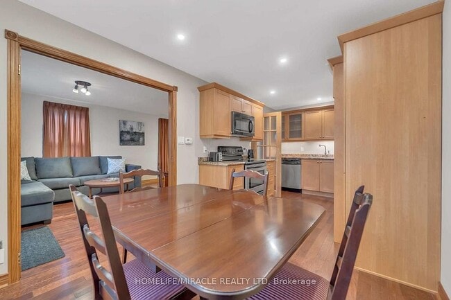 Building Photo - 48 Park St W